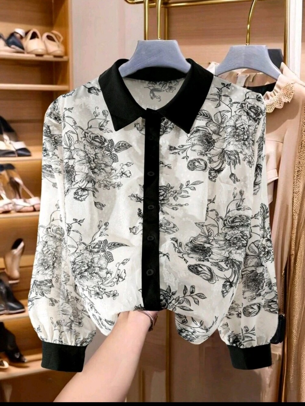 SALE ** BRAND NEW ** Floral Contrast Collared Blouse - Black & White